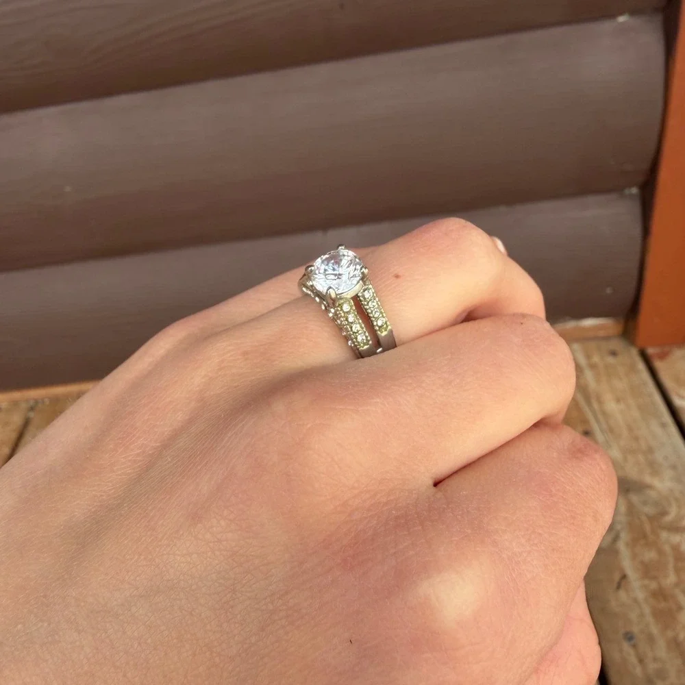 Round Cut Faux Diamond Engagement Ring Womens Sz 7 Silver Tone Pave Band Costume